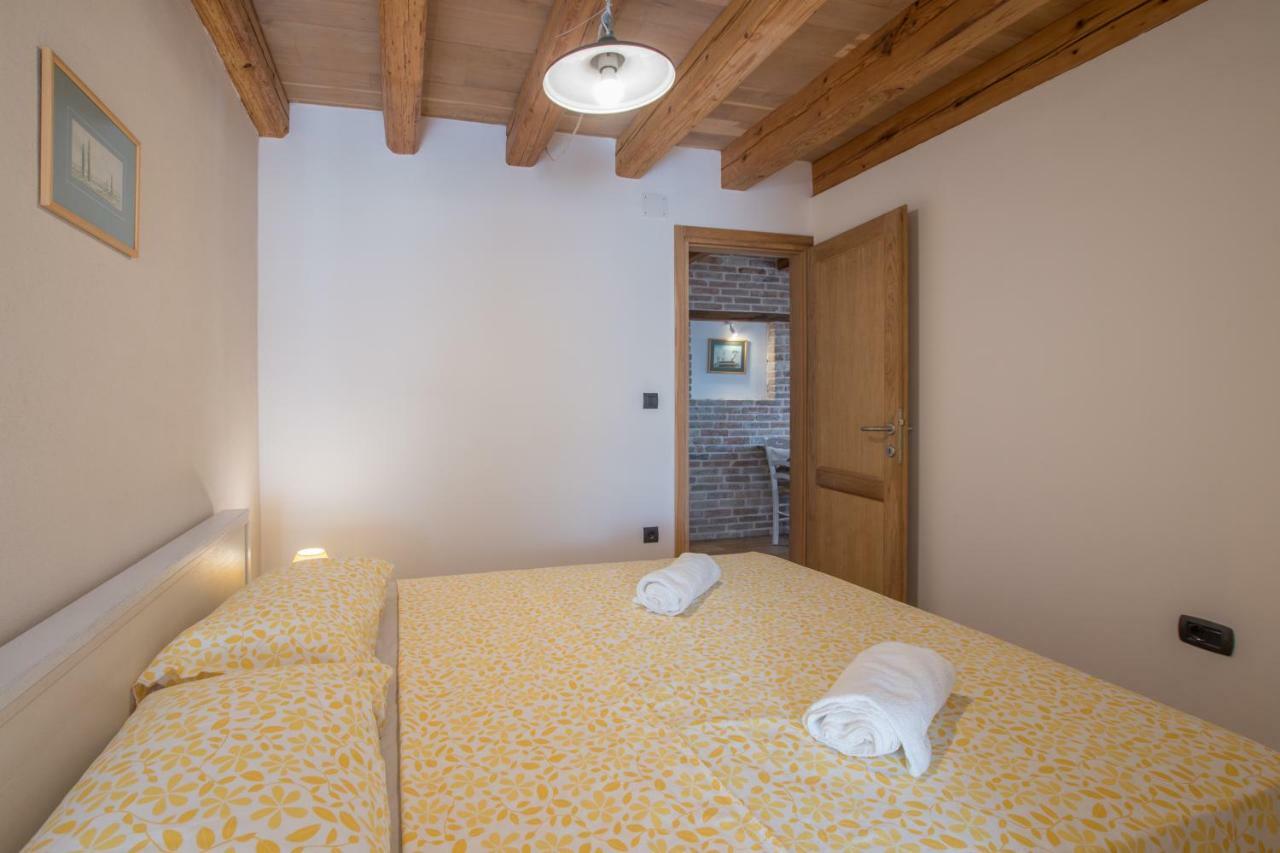 Lana House With Apartments Petrovija Экстерьер фото
