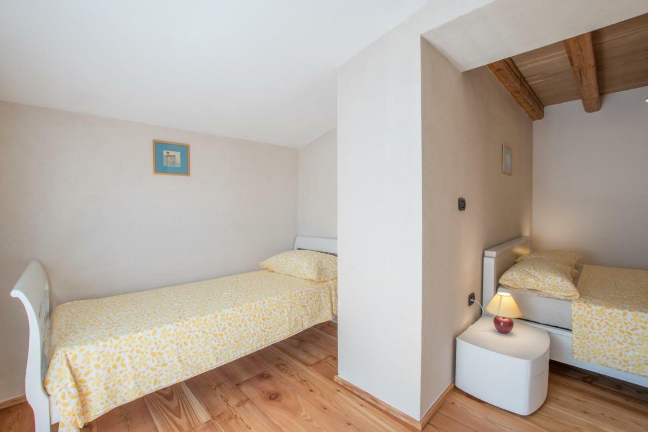 Lana House With Apartments Petrovija Экстерьер фото